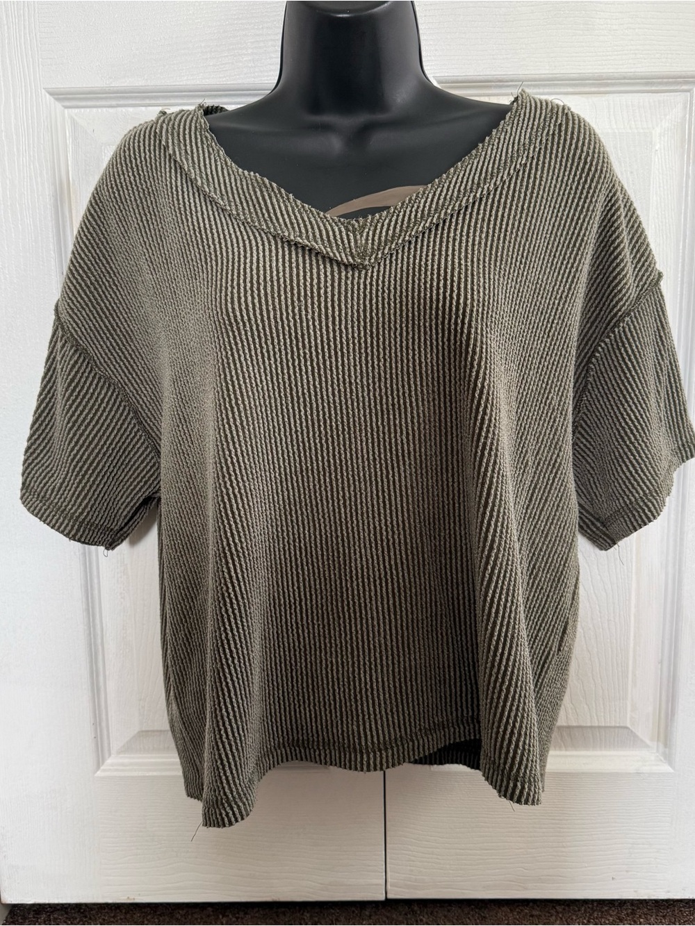 Relaxed V-Neck Ribbed Knit Top in Olive